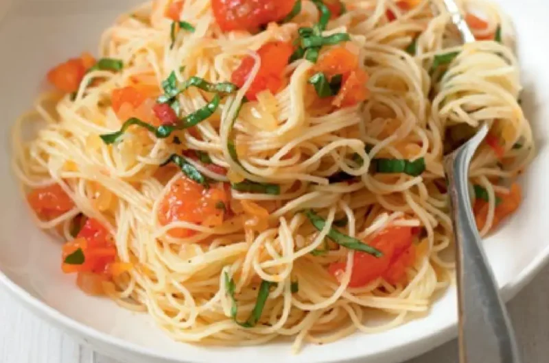 Spaghettini with Tomato and Basil